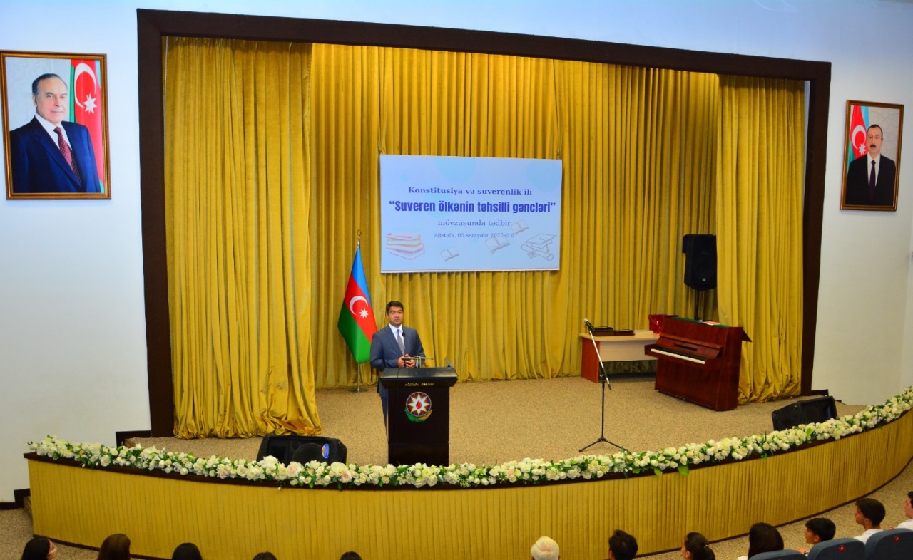 Seymur Orucov ali məkətəbə qəbul olan gənclərlə görüşdü - FOTOLAR